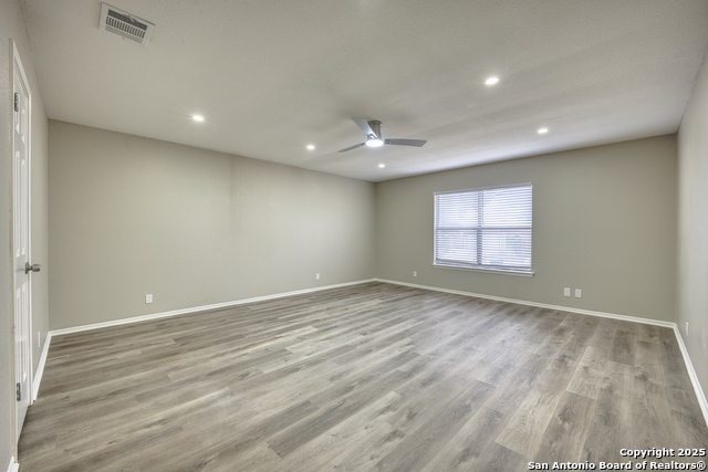 Image 10 of 33 For 7825 Sandpiper Park