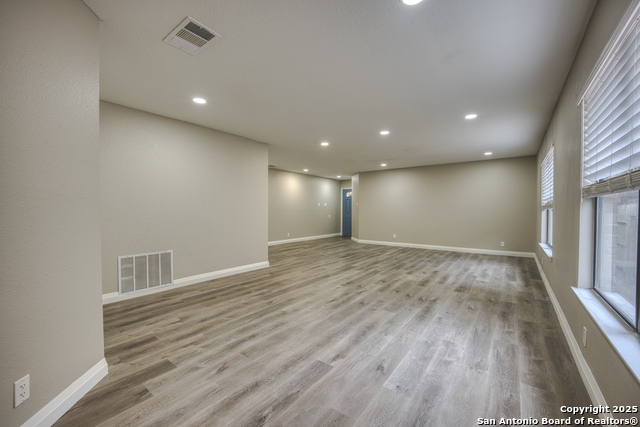 Image 14 of 33 For 7825 Sandpiper Park