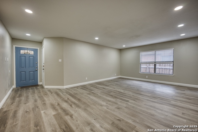 Image 7 of 33 For 7825 Sandpiper Park