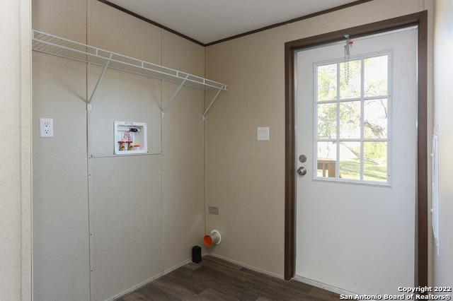 Listing photo id 12 for 5073 Abbott Rd  2