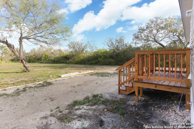 Listing photo id 13 for 5073 Abbott Rd  2