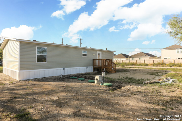 Listing photo id 15 for 5073 Abbott Rd  2