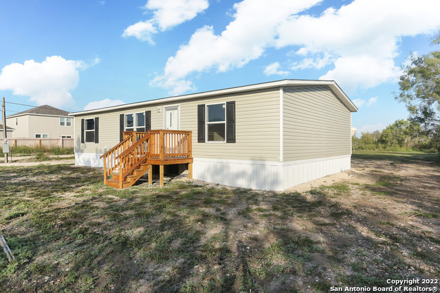 Listing photo id 0 for 5073 Abbott Rd  2