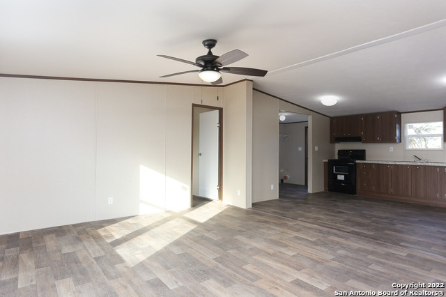 Listing photo id 2 for 5073 Abbott Rd  2