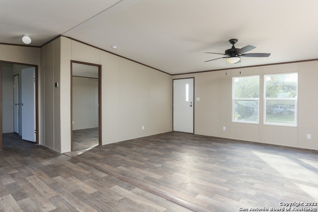 Listing photo id 3 for 5073 Abbott Rd  2