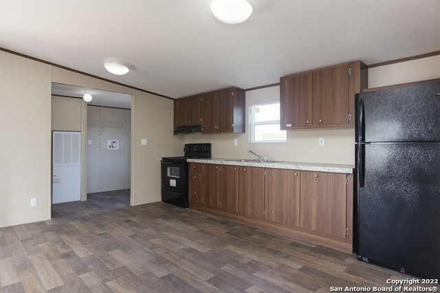 Listing photo id 4 for 5073 Abbott Rd  2