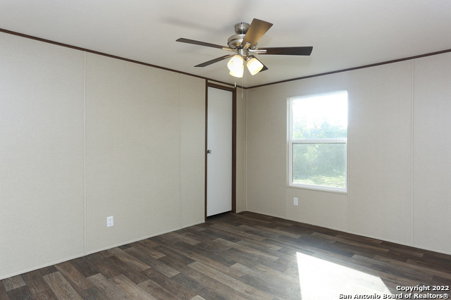 Listing photo id 6 for 5073 Abbott Rd  2