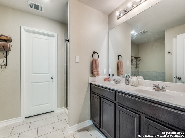 Listing photo id 11 for 6727 Hoffman Plain