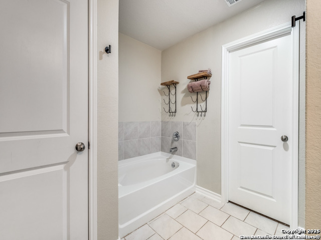 Listing photo id 12 for 6727 Hoffman Plain