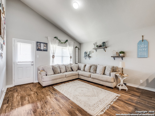 Listing photo id 6 for 6727 Hoffman Plain