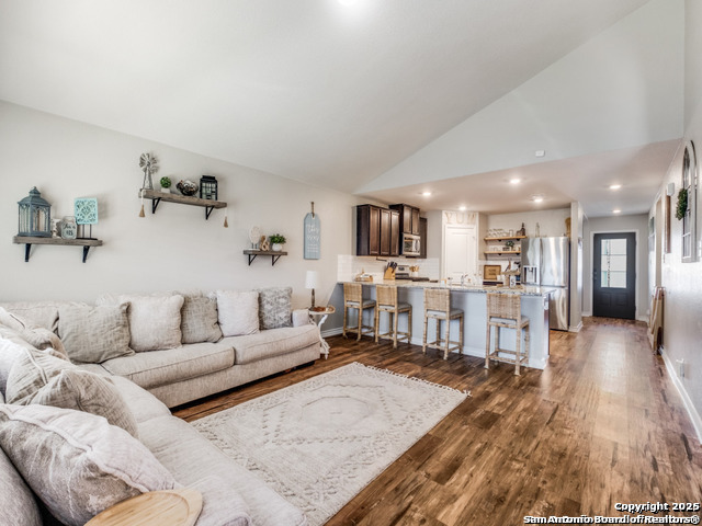 Listing photo id 7 for 6727 Hoffman Plain