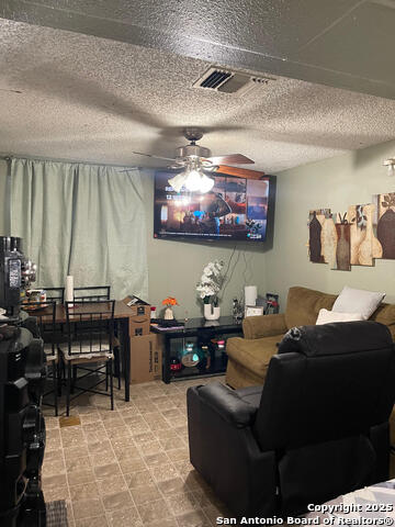 Image 3 of 9 For 946 Lynwood W