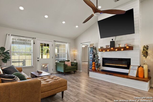 Image 7 of 37 For 204 Lake Park Loop