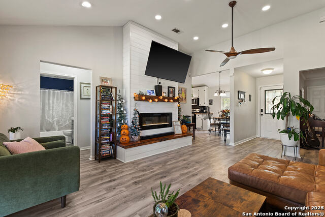 Image 8 of 37 For 204 Lake Park Loop