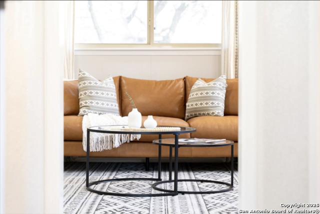 Image 11 of 39 For 8507 Rockmoor