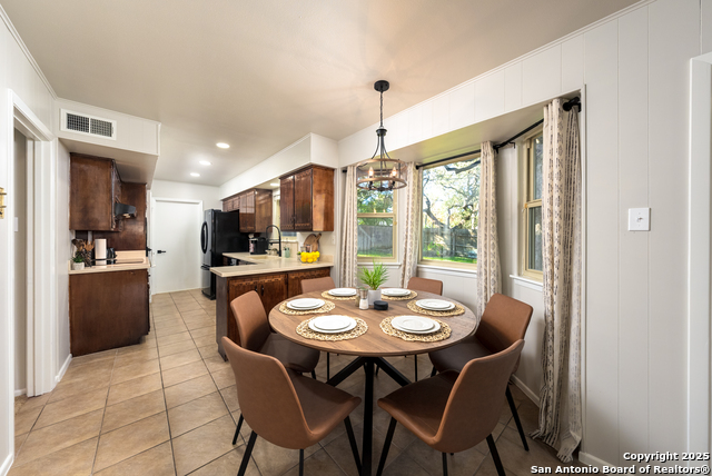 Image 12 of 39 For 8507 Rockmoor