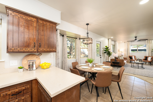 Image 14 of 39 For 8507 Rockmoor