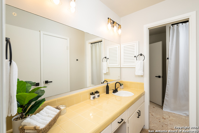 Image 29 of 39 For 8507 Rockmoor