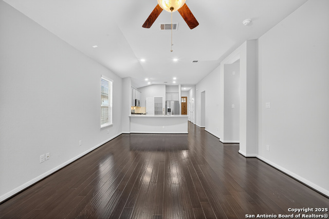 Image 14 of 37 For 11631 Troubadour