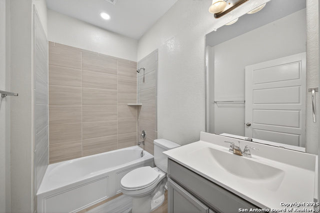 Image 27 of 37 For 11631 Troubadour