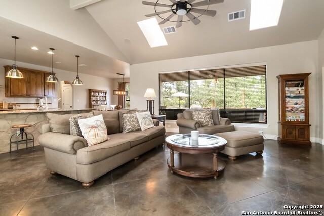 Listing photo id 4 for 1787 Mountain Spgs