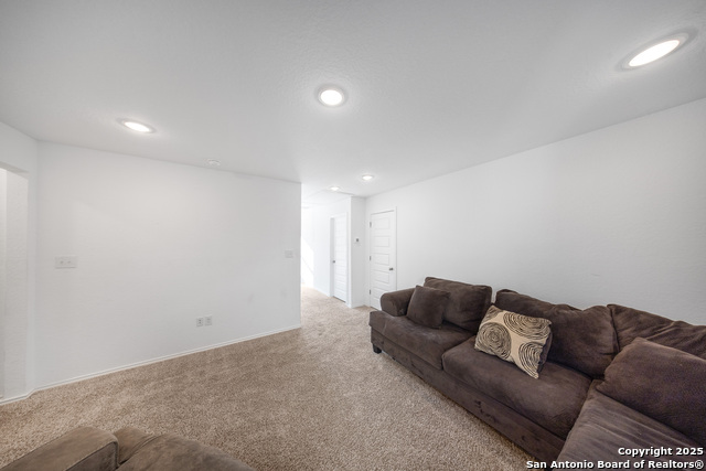 Image 16 of 27 For 727 Corbin Bend