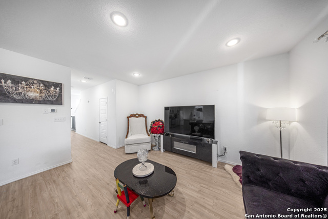 Image 3 of 27 For 727 Corbin Bend