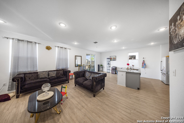 Image 4 of 27 For 727 Corbin Bend