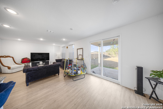 Image 7 of 27 For 727 Corbin Bend