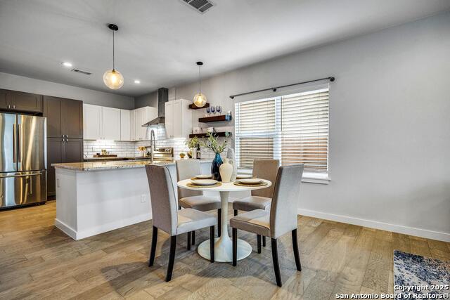 Listing photo id 8 for 1417 Crockett E