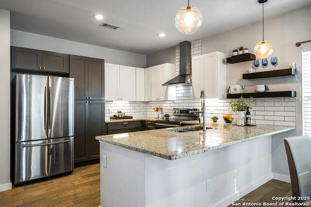Listing photo id 9 for 1417 Crockett E