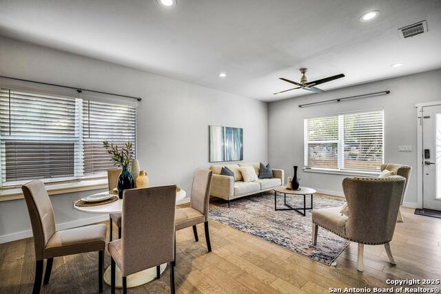 Listing photo id 12 for 1417 Crockett E