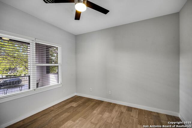 Listing photo id 18 for 1417 Crockett E