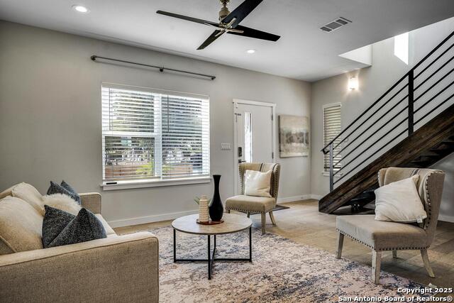 Listing photo id 5 for 1417 Crockett E