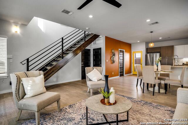 Listing photo id 6 for 1417 Crockett E