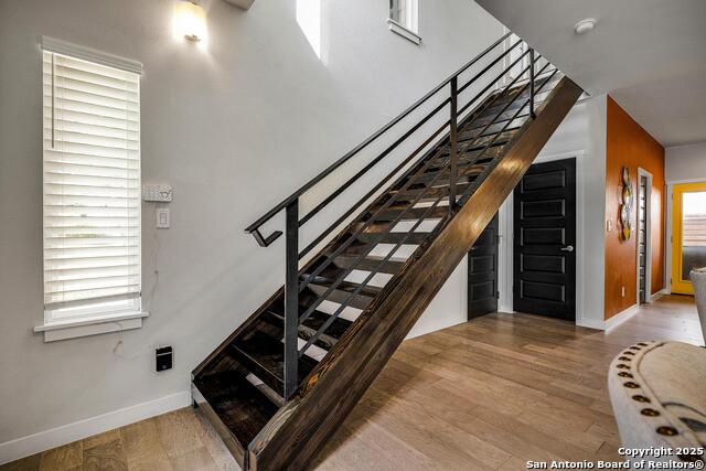 Listing photo id 7 for 1417 Crockett E