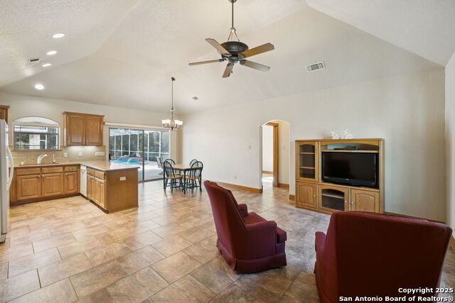 Image 30 of 48 For 85 Rio Colorado