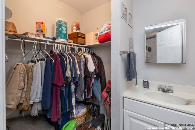 Image 43 of 50 For 23928 Wilted Oak