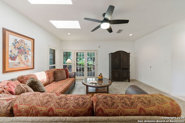 Listing photo id 11 for 8735 Paseo Oaks