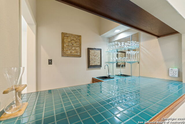 Listing photo id 13 for 8735 Paseo Oaks