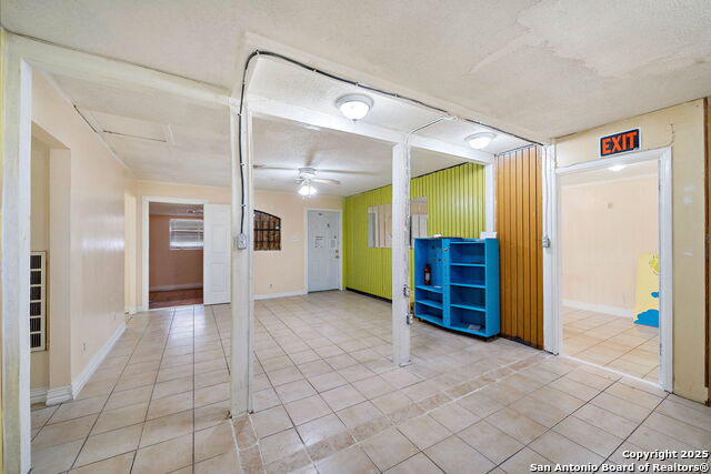 Listing photo id 9 for 5639 Overdale