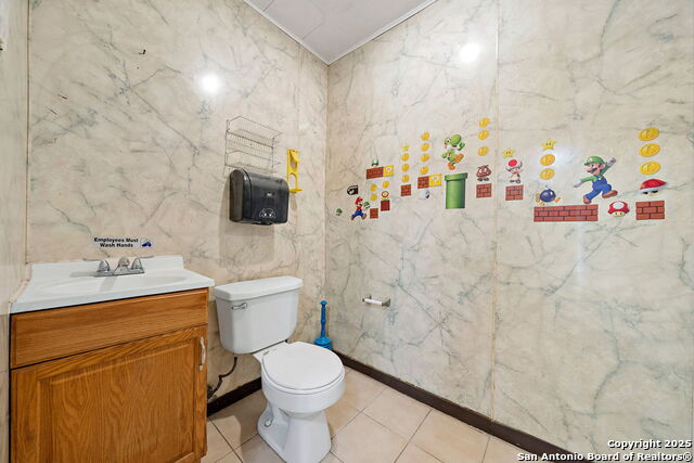 Listing photo id 10 for 5639 Overdale