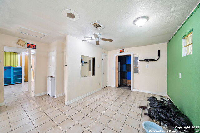 Listing photo id 12 for 5639 Overdale