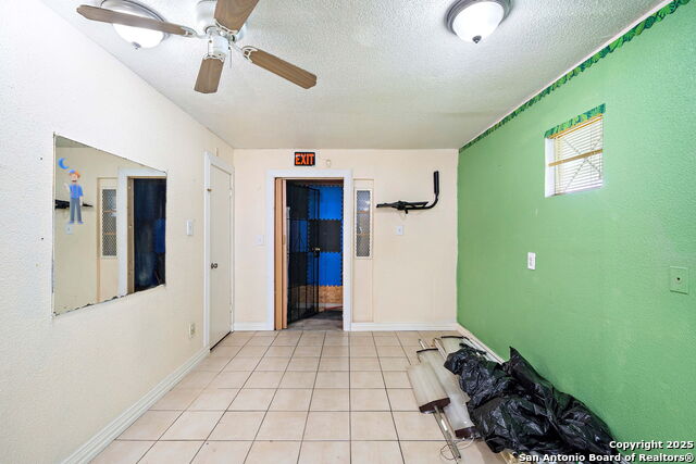 Listing photo id 13 for 5639 Overdale