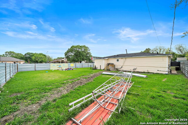 Listing photo id 18 for 5639 Overdale