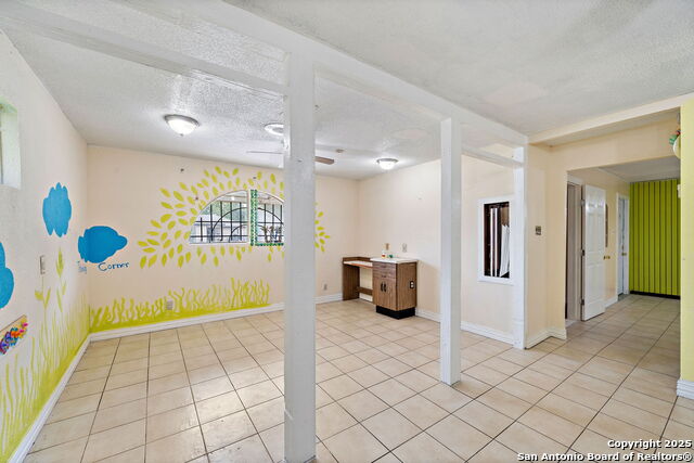 Listing photo id 3 for 5639 Overdale