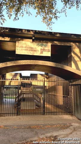 Listing photo id 0 for 615 Vance Jackson  210