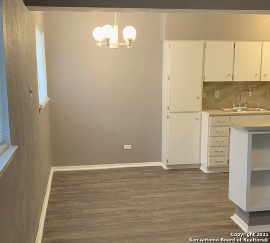 Listing photo id 4 for 615 Vance Jackson  210