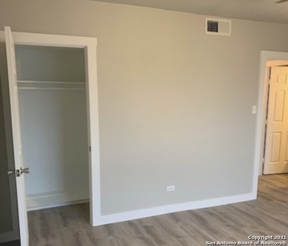 Listing photo id 6 for 615 Vance Jackson  210