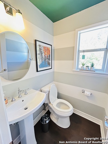 Image 19 of 47 For 321 Village View